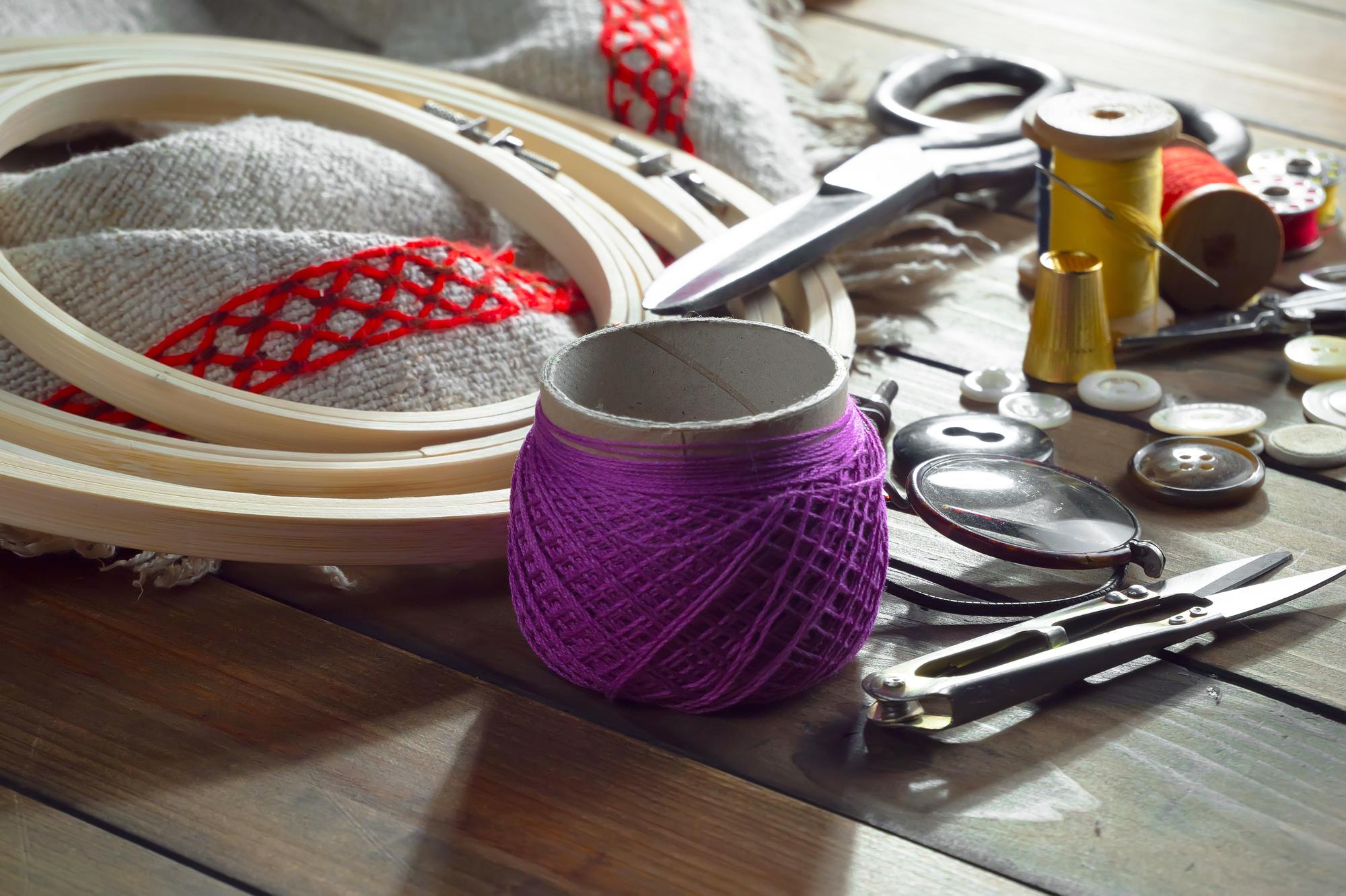 Workshop table with threads and sample hoops